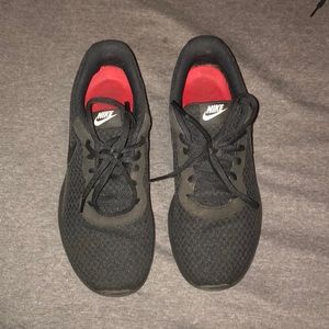Black nike running shoes